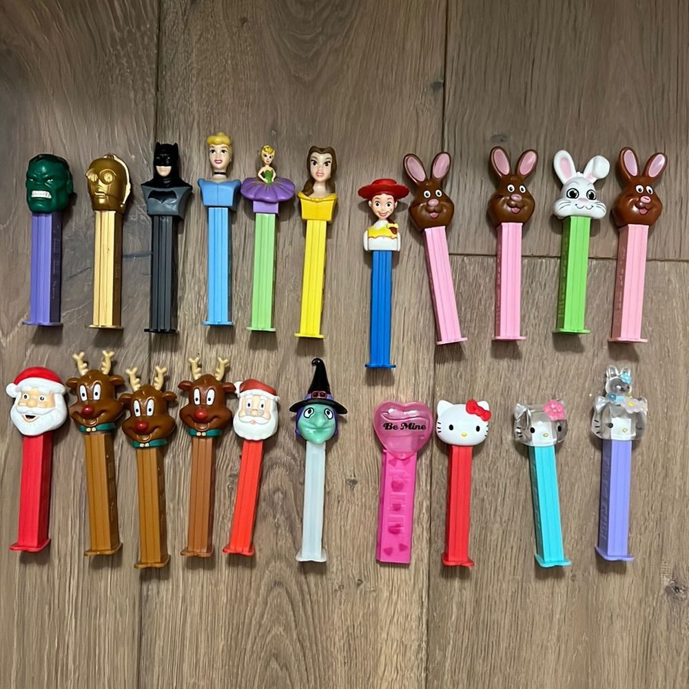 Lot of 21 Pez Dispensers